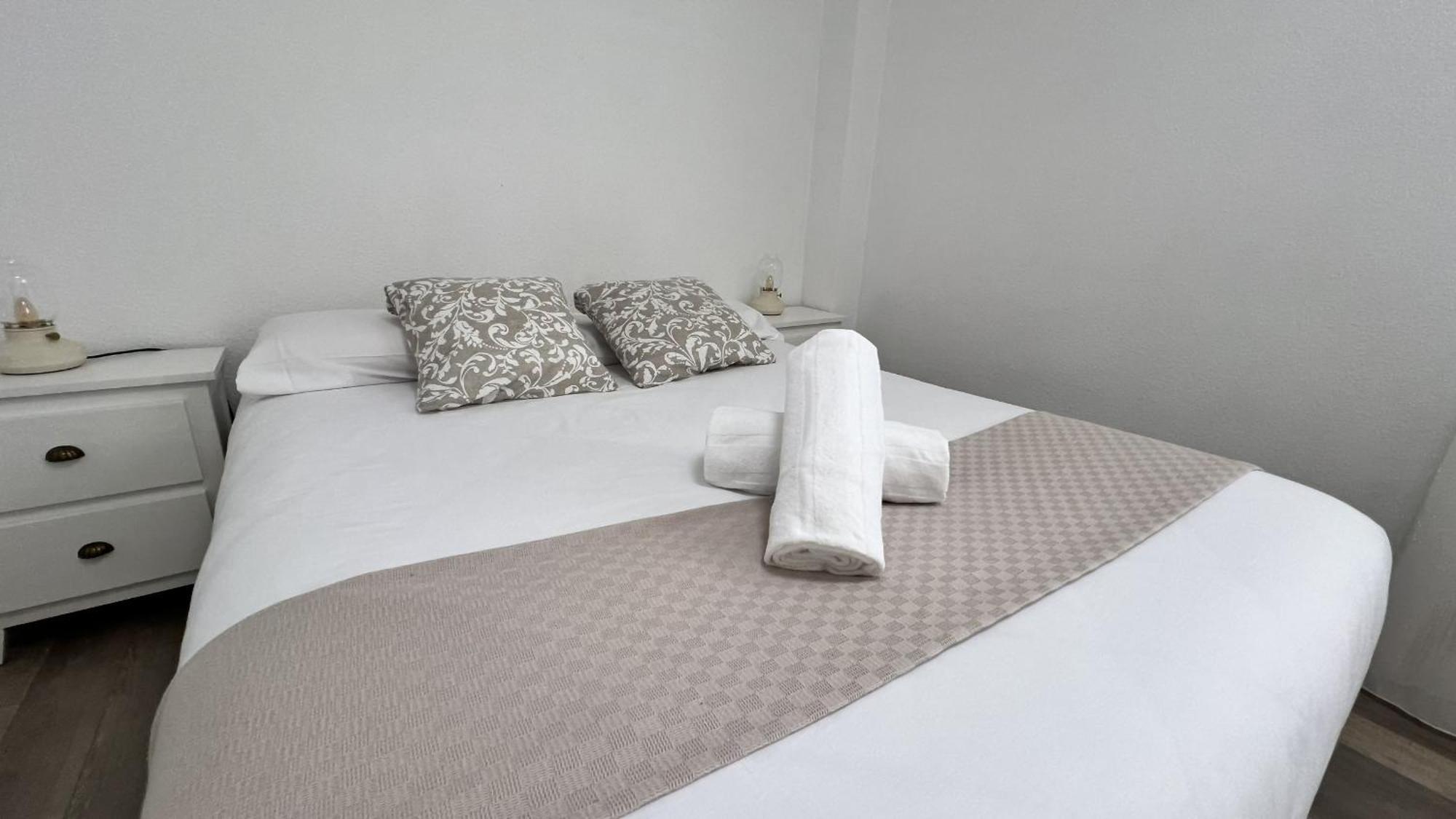 Apartamenticos Plaza Del Pilar III Saragozza Esterno foto